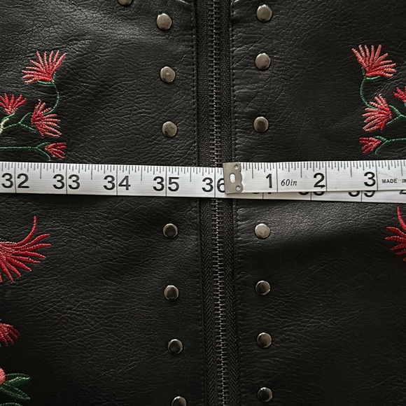 FASHION NOVA mini faux leather zip up skirt - Picture 6 of 6